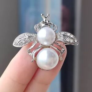 Silver Bee Pearl Brooch